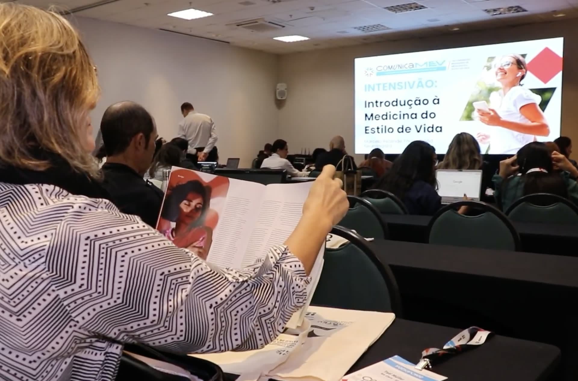 Participantes acompanhando o Intensivão de Introdução à MEV