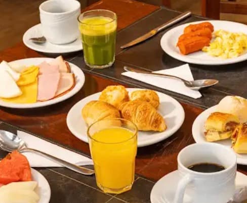 Café da manhã servido no hotel